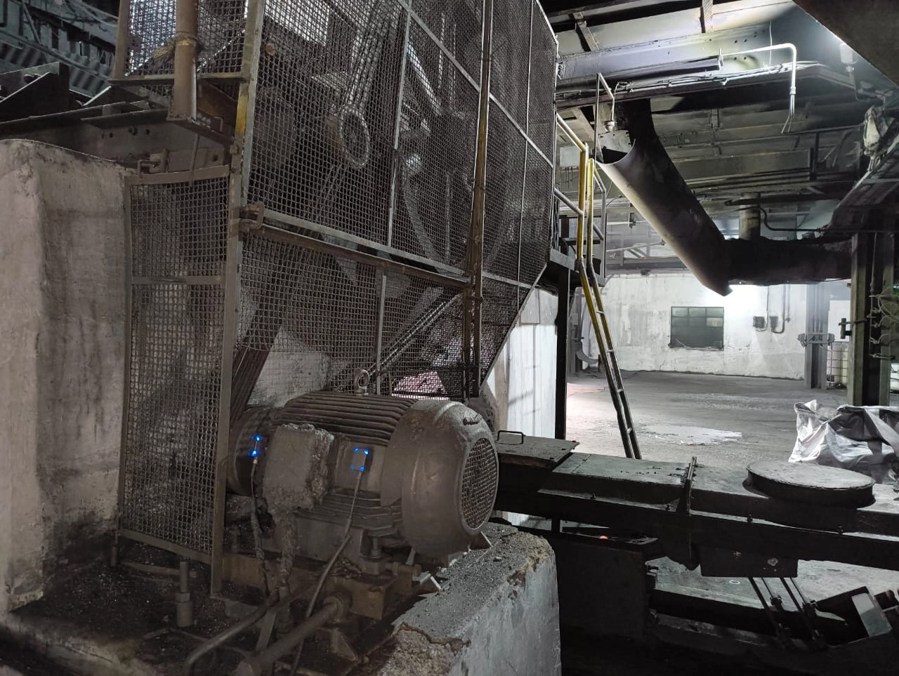 vEdge Mounted on DE NDE Motor Crusher