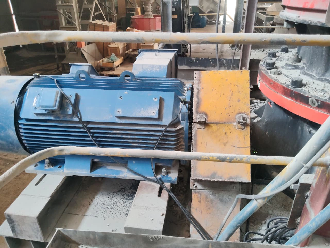 vEdge Mounted on DE NDE Motor Super Heavy Duty Crusher