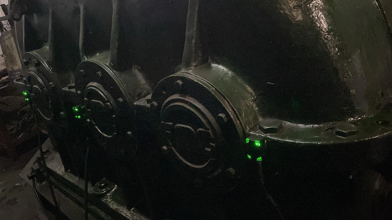vEdge mounted on Bladder Press Mill Gearbox
