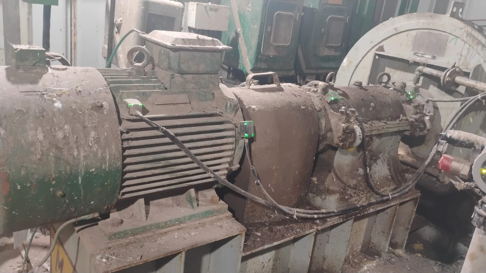 vEdge mounted on Centrifugal Fan Motor DE NDE