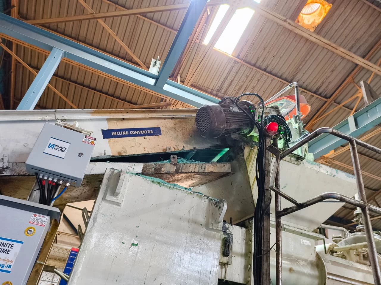 vEdge mounted on Inclined Belt Conveyor