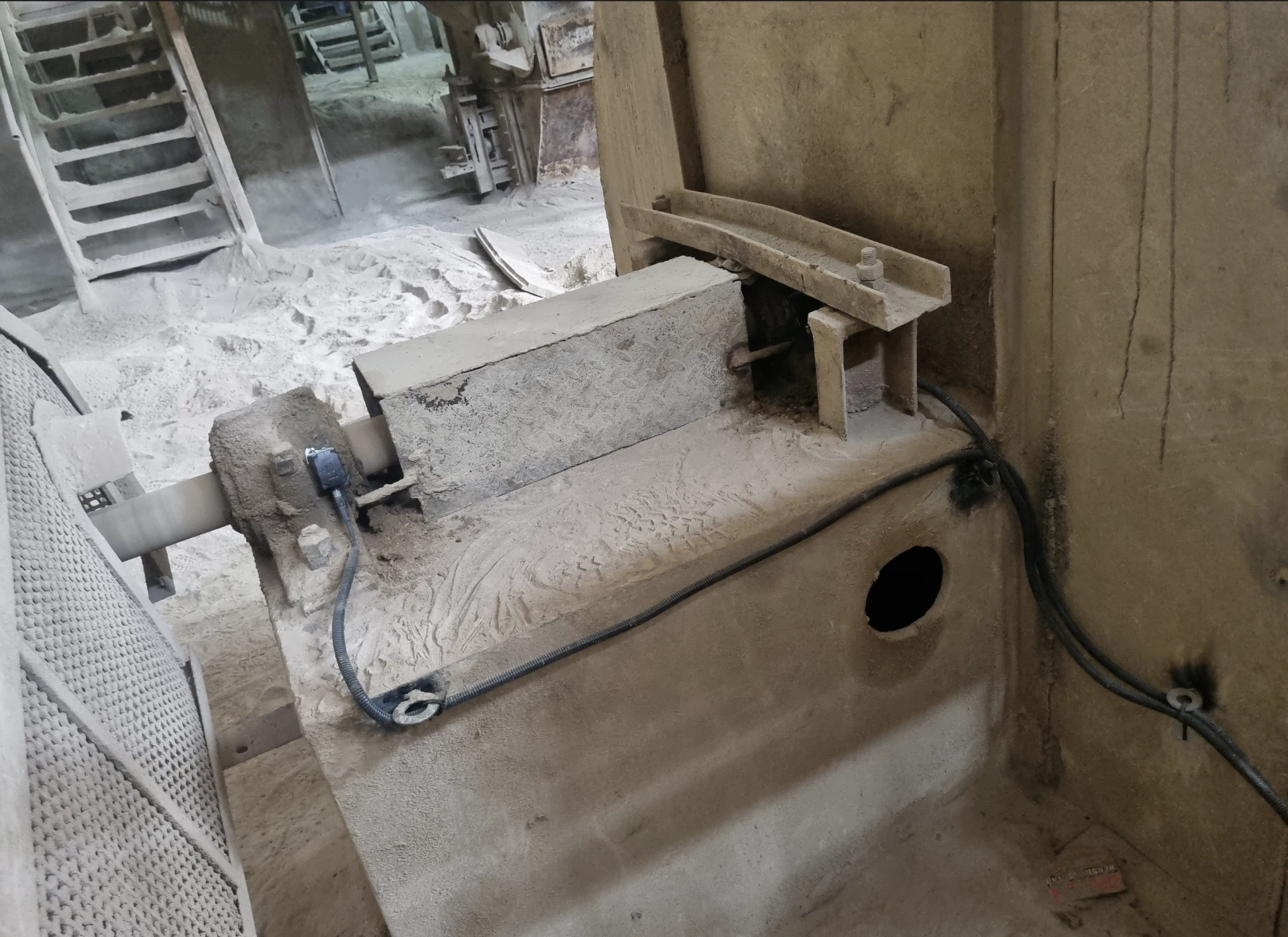 vEdge mounted on Overhung Centrifugal Fan