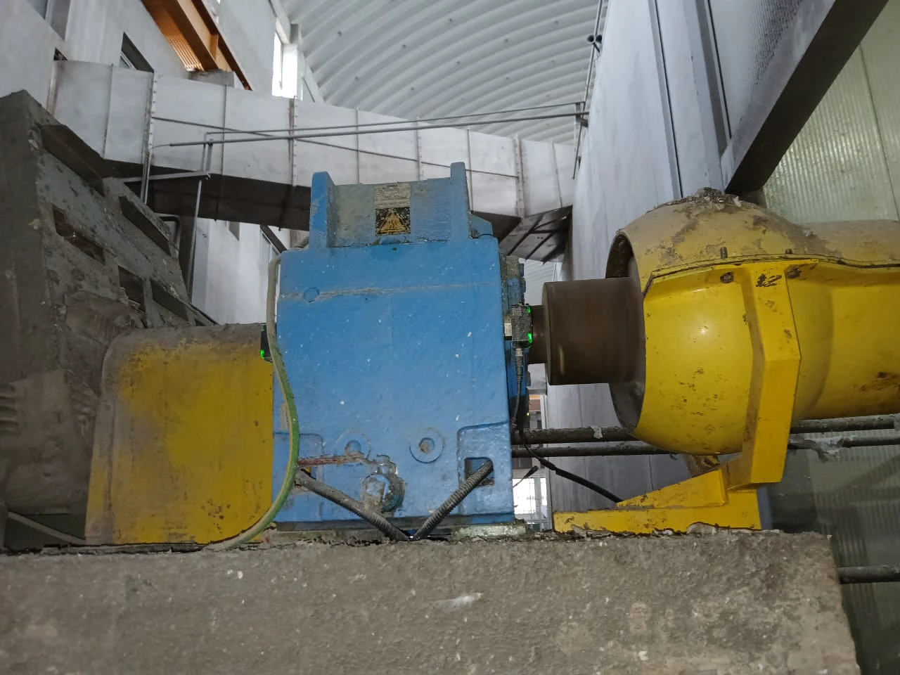 vEdge mounted on Paper Mill Gearbox