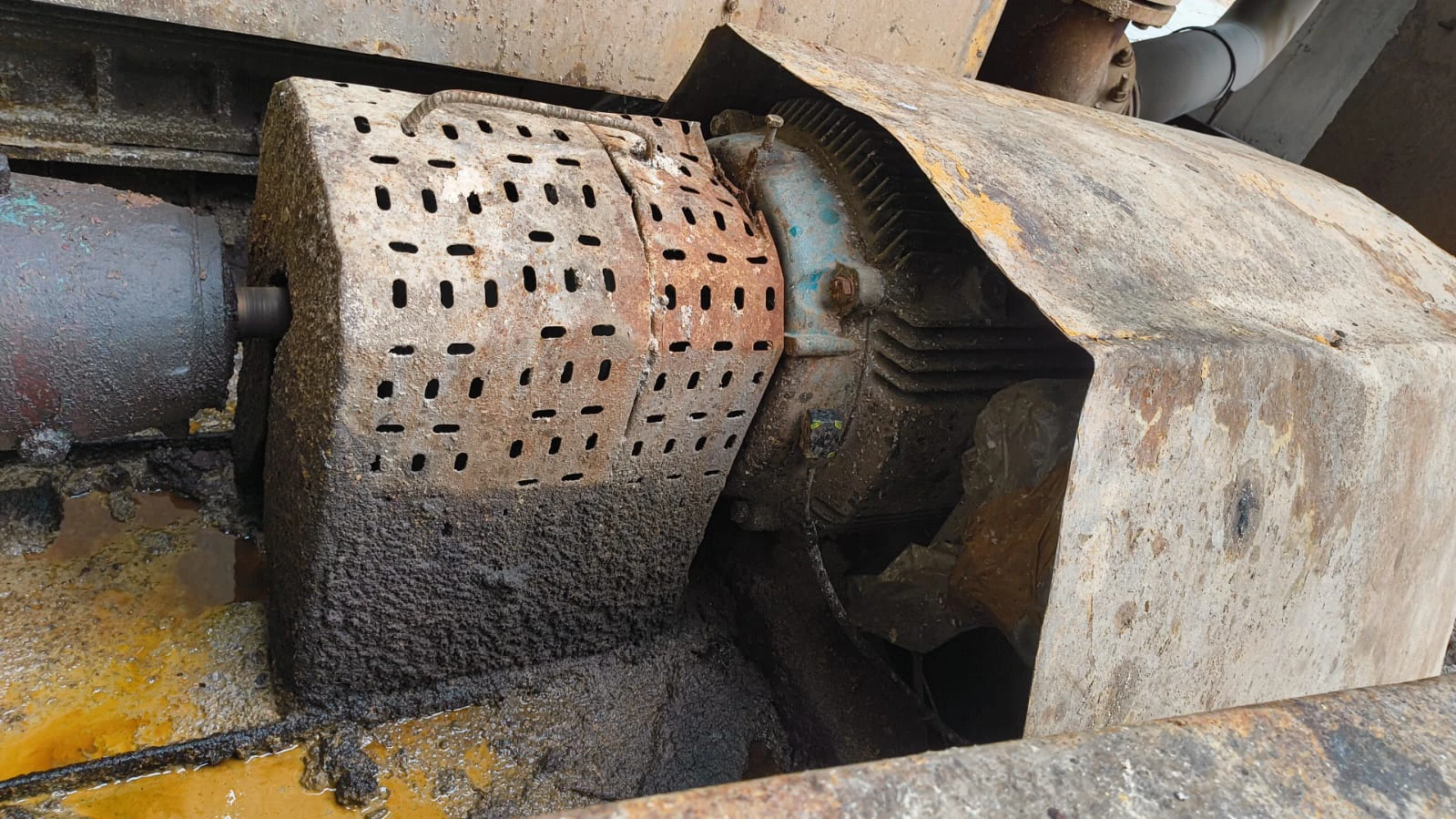 vEdge mounted on Seal pit Pump motor DE