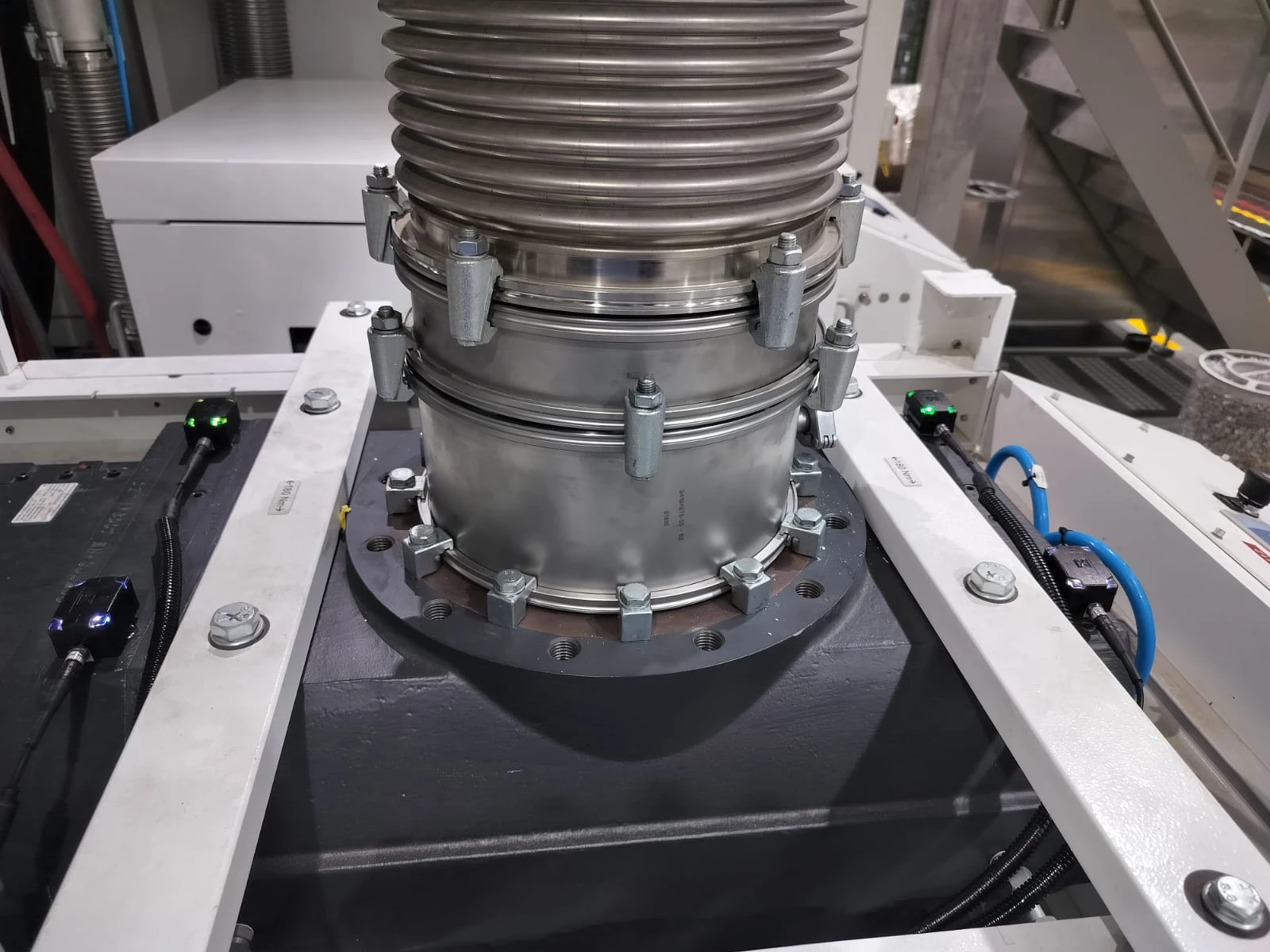 vEdge mounted on Vacuum Pump