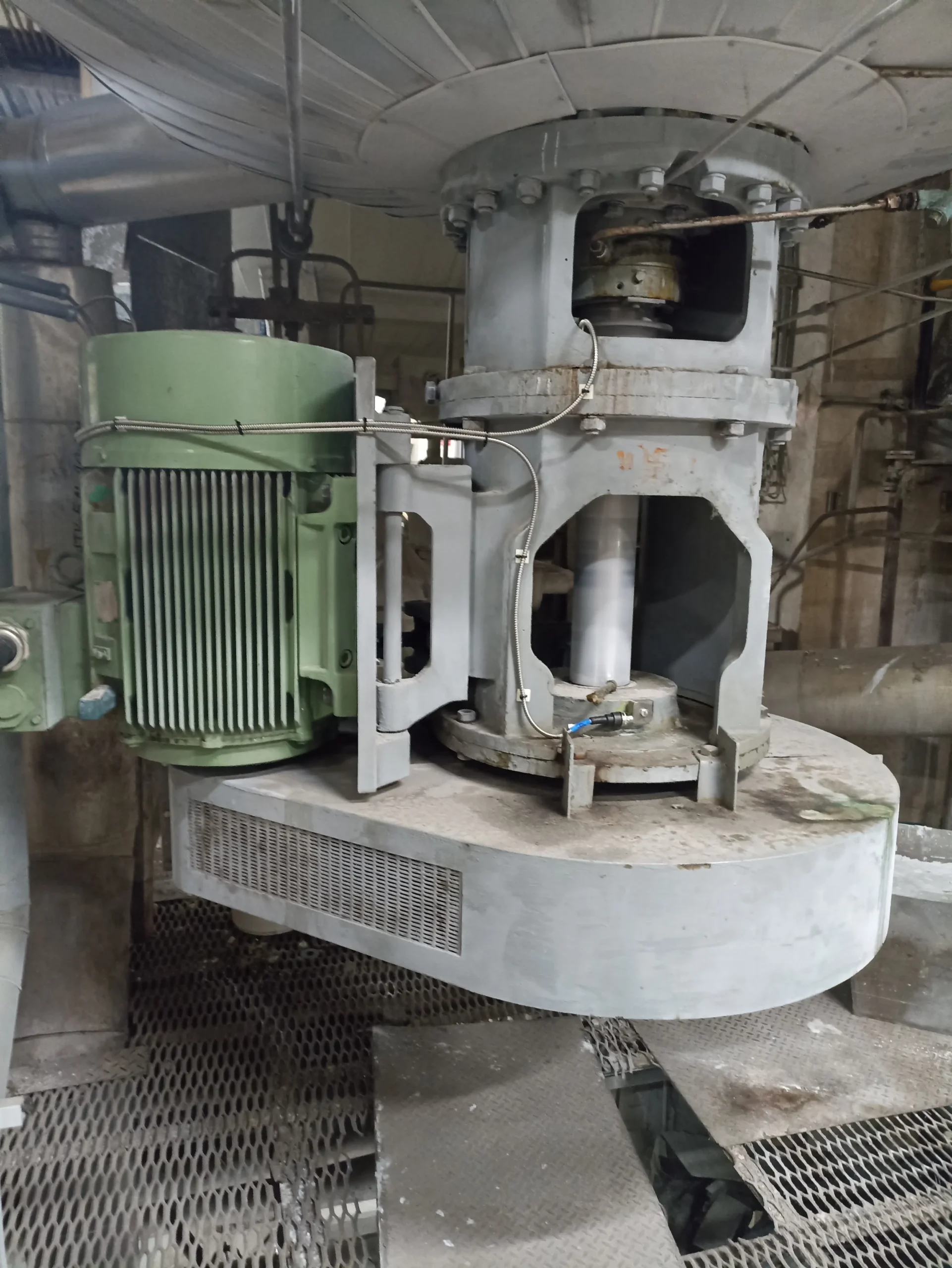 vSense mounted on Ester Reactor Agitator