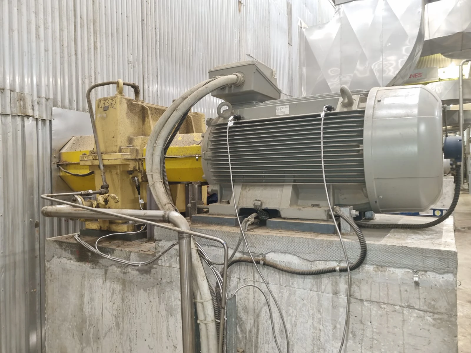 vSense mounted on Paper Mill Drive (Motor & Gearbox)