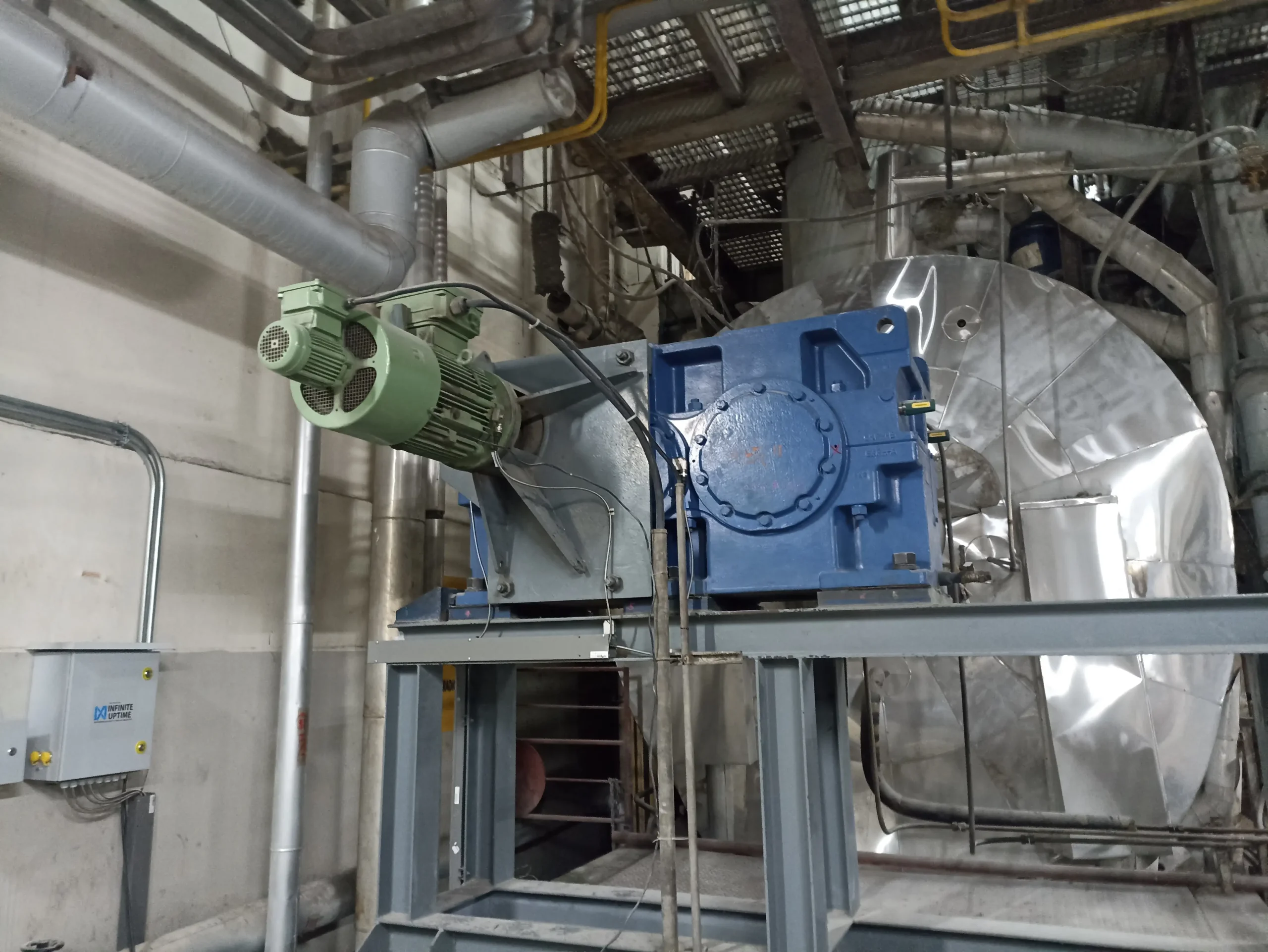 vSense mounted on Poly Reactor-Agitator