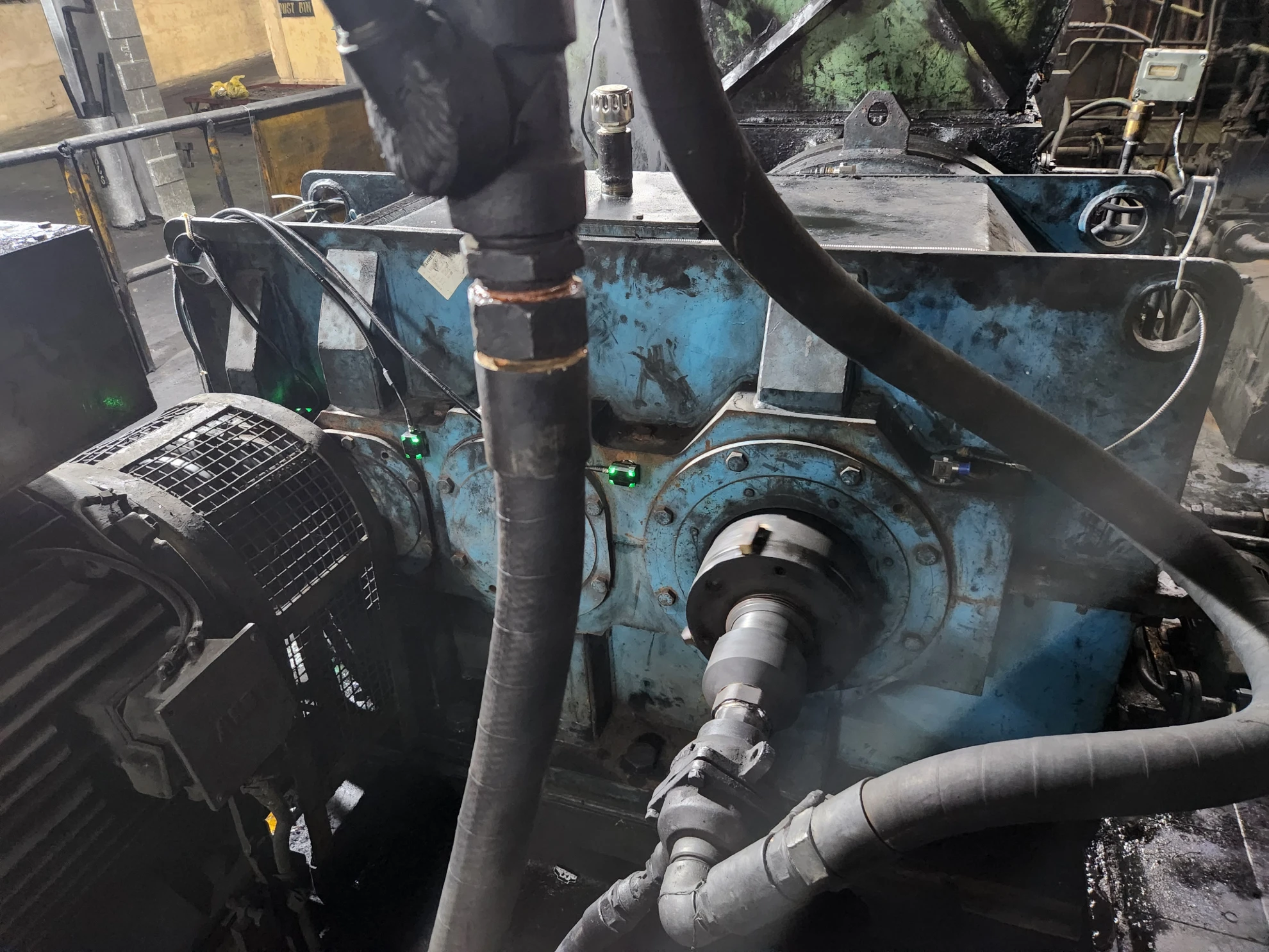 vSesne & vEdge mounted on the Extruder Gearbox